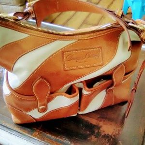 Dooney & Bourke women's medium size purse.